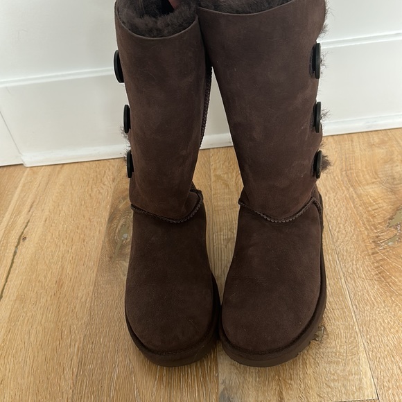 Ugg Bailey Button Triplet II Chocolate Brown Boots 7 EXCELLENT CONDITION - Picture 6 of 16